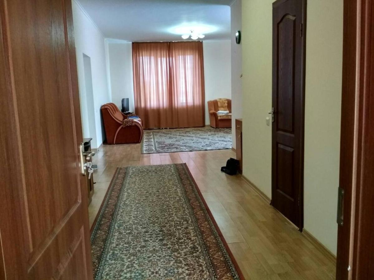 Apartments Domovik Просторная Квартира С Видом На Горы Mukachevo Exterior foto