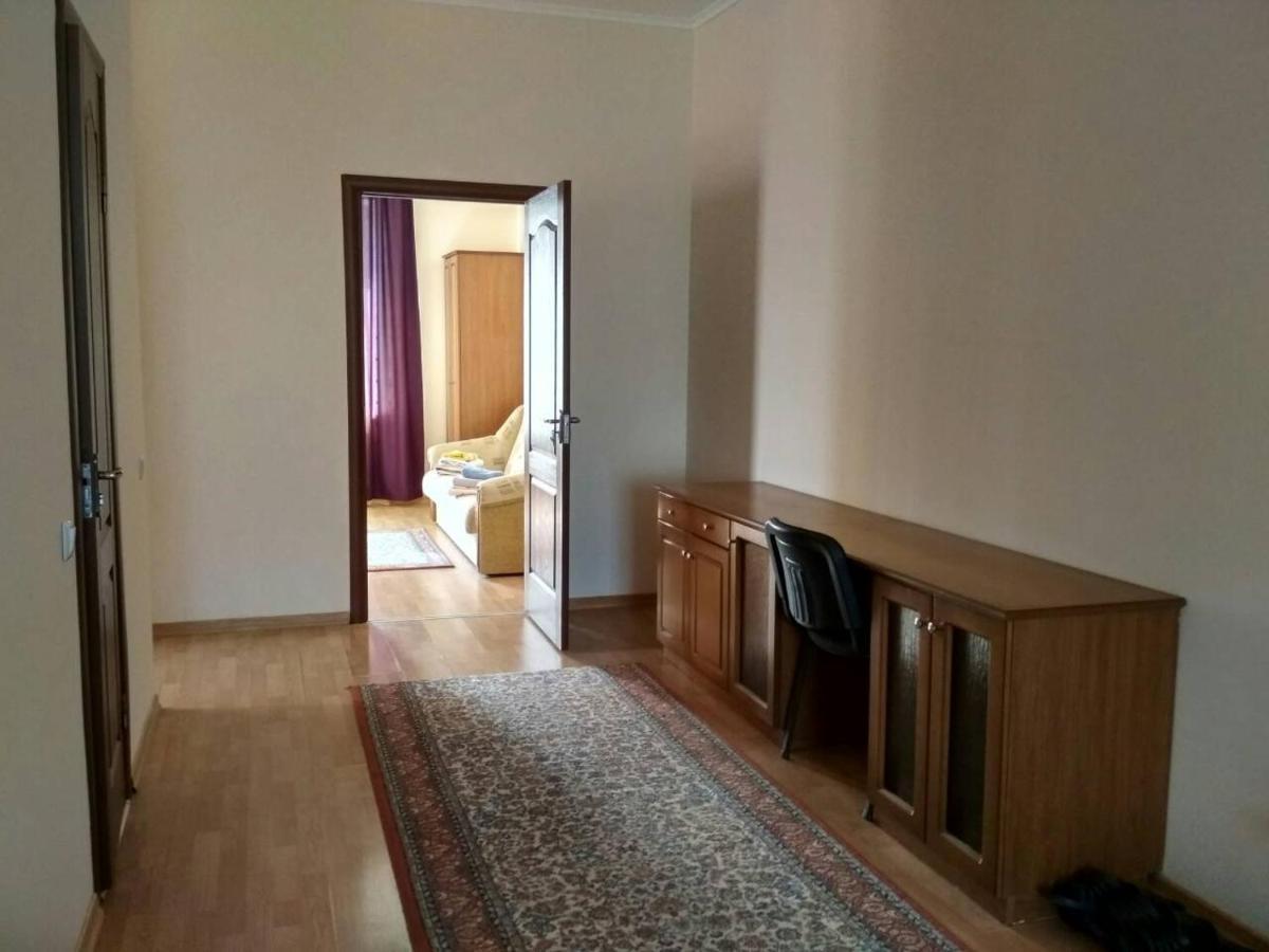 Apartments Domovik Просторная Квартира С Видом На Горы Mukachevo Exterior foto